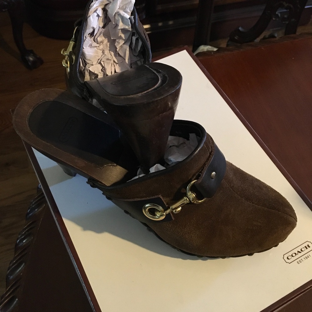 Size 8 Felicia suede brown coach shoes